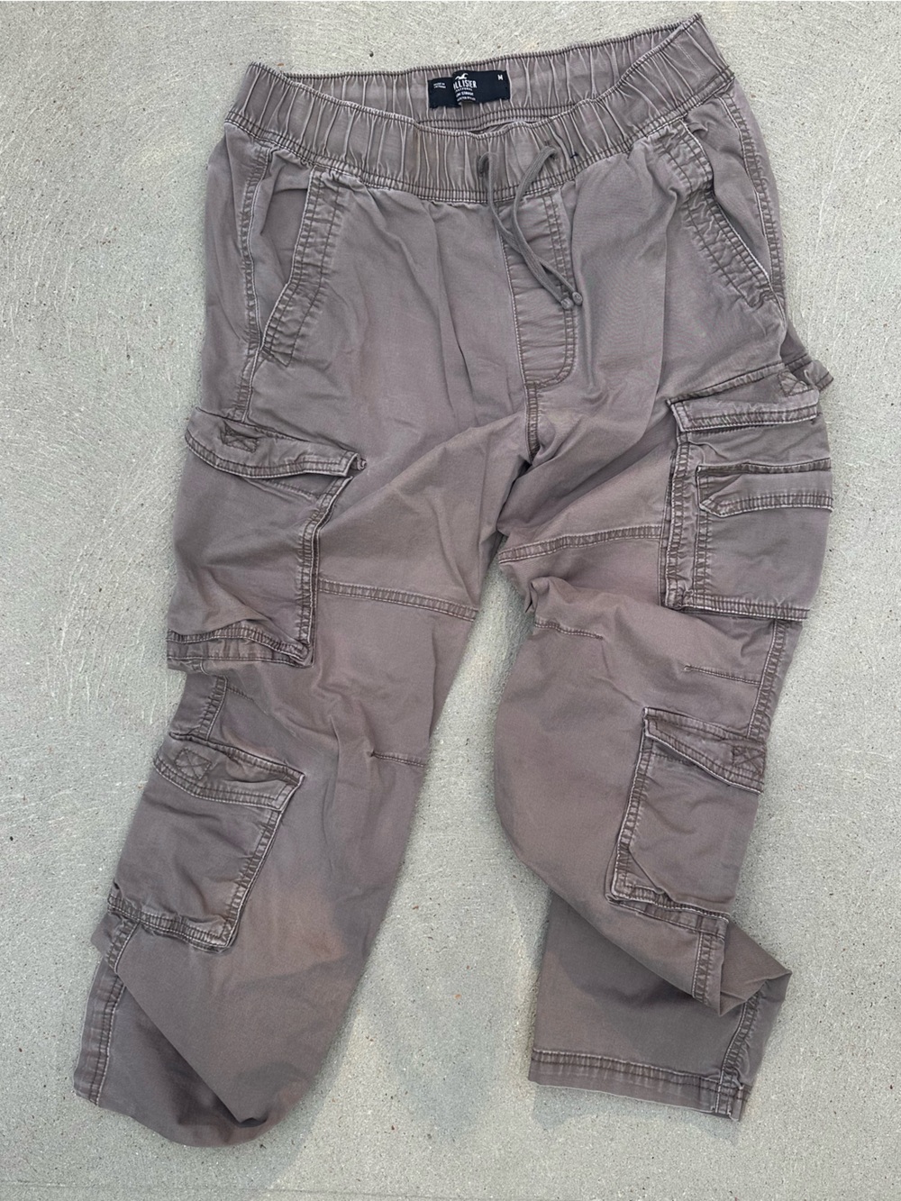 Hollister Men's Cargo in Taupe Brown - Button Closure Elastic Waist - size M